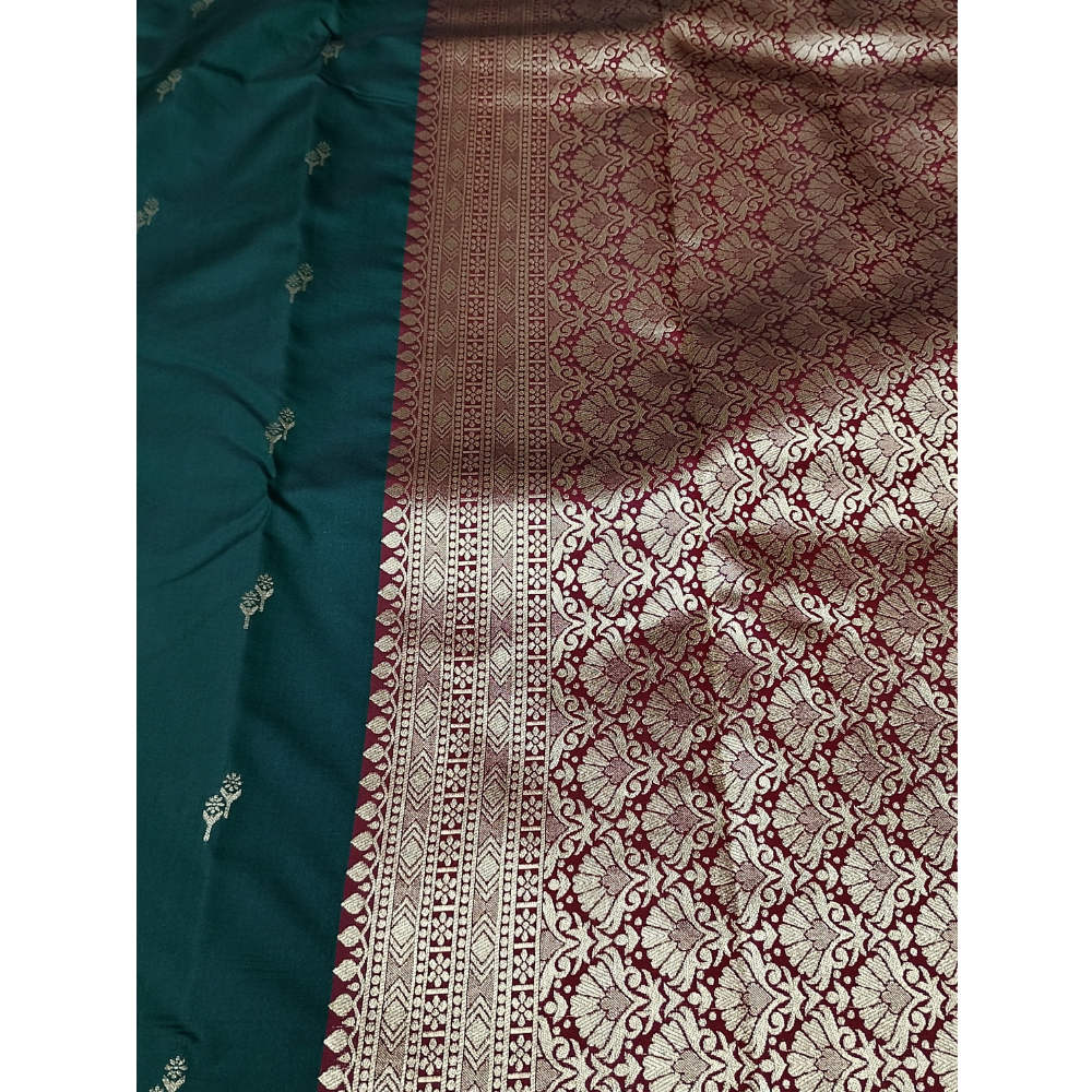 Green colour with Red blouse n pallu Semi Soft Silk Saree